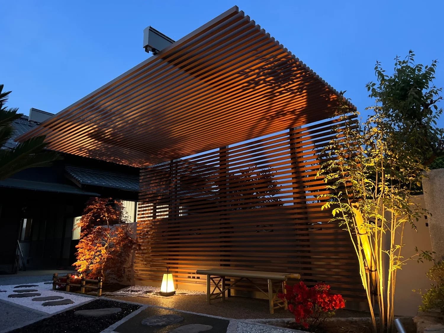 L Series Cantilever Pergola